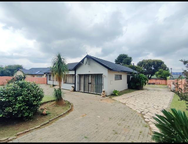 3 BEDROOM HOUSE FOR SALE IN GENERAL ALBERTSPARK